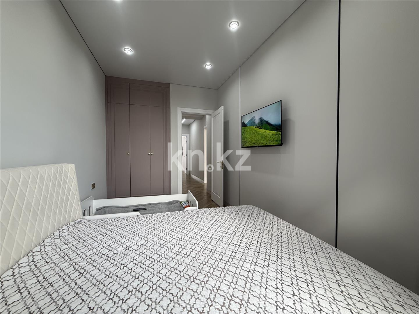 Продажа 3-комнатной квартиры, 87 м² - Продажа квартир в кирпичном доме в Караганде - страница 9 фото 8 из 23