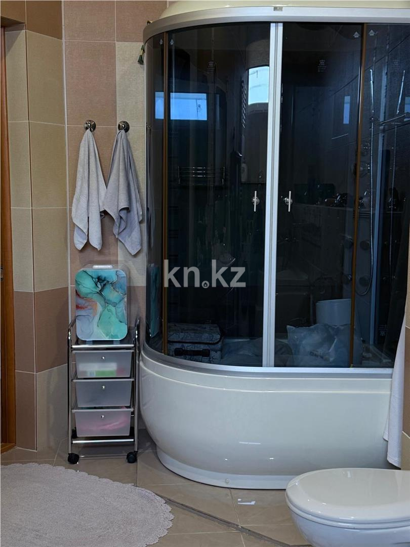 Продажа 3-комнатной квартиры, 135 м², ул. Аманжолова - Продажа  трехкомнатных квартир в Караганде фото 12 из 21