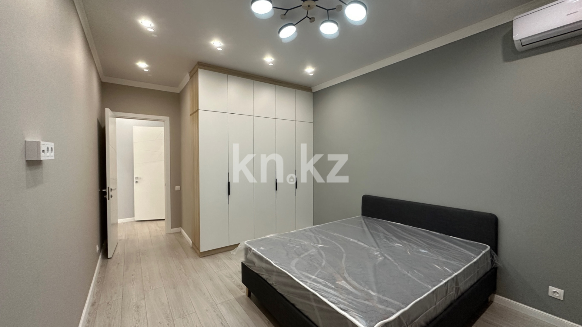 Аренда 2-комнатной квартиры, 75 м², ул. Радостовца, дом  333а - ул. Ескараева - Аренда  двухкомнатных квартир помесячно в Алматы фото 1 из 15
