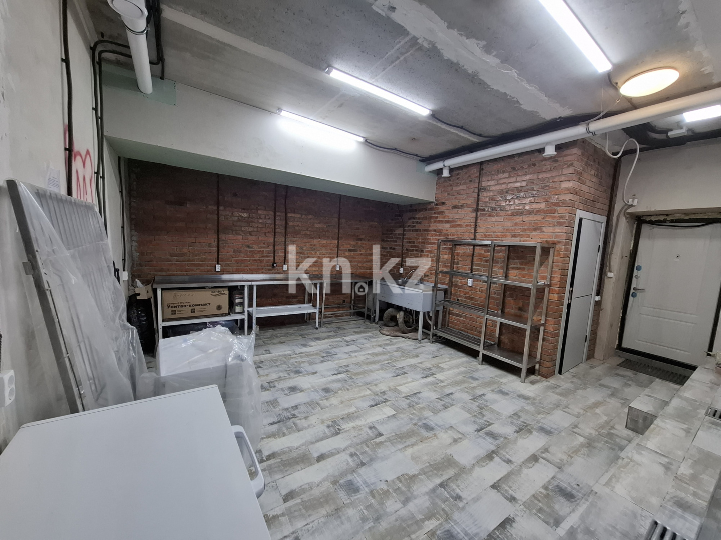 Продажа , 40 м², Степной 3, дом  1/4 - Продажа офисных и торговых помещений в Караганде с фото фото 1 из 21