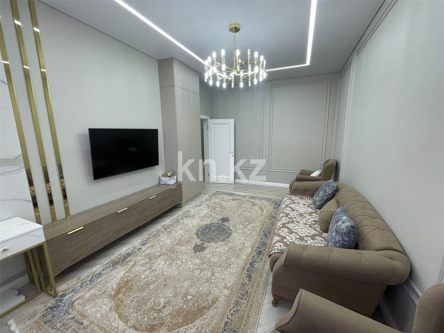 Продажа 3-комнатной квартиры, 90 м², ул. Муканова в Караганде - фото 2