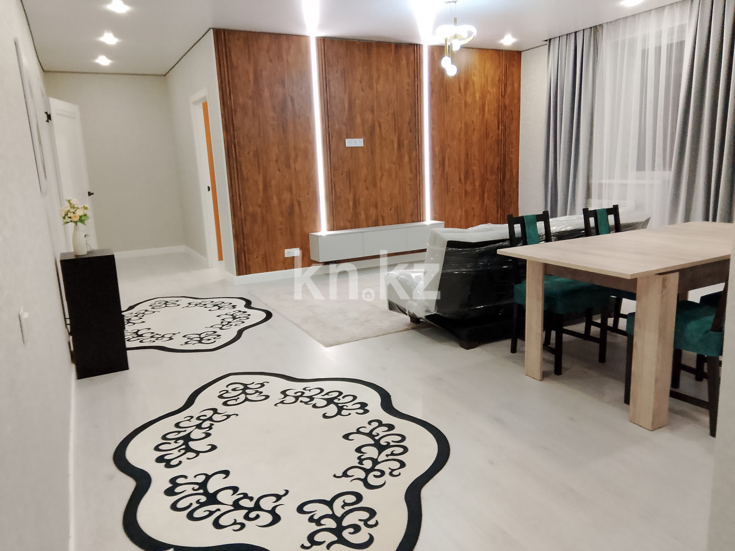 Аренда 3-комнатной квартиры, 90 м², ул. Бухар жырау, дом  32 - Алихан Бокейхан - Аренда квартир помесячно в Казахстане фото 1 из 10