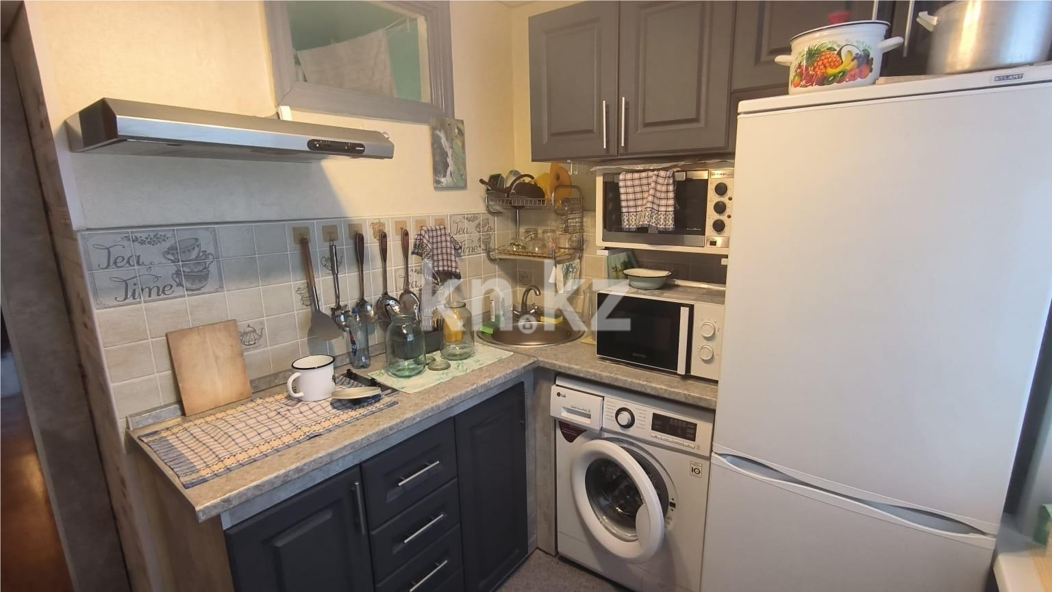 Продажа 3-комнатной квартиры, 64 м², ул. Язева - Продажа  трехкомнатных квартир в Караганде фото 1 из 16