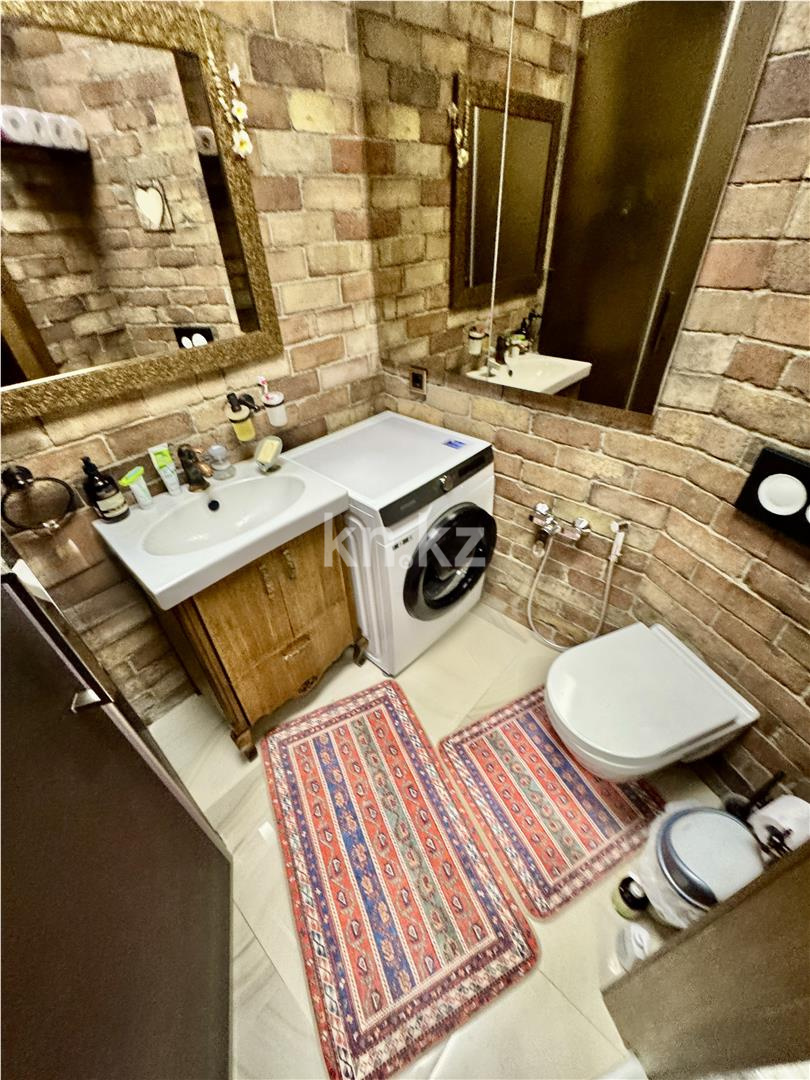 Продажа 3-комнатной квартиры, 160 м², ул. Аманжолова, дом  41 - Продажа  трехкомнатных квартир в Караганде с фото фото 35 из 52