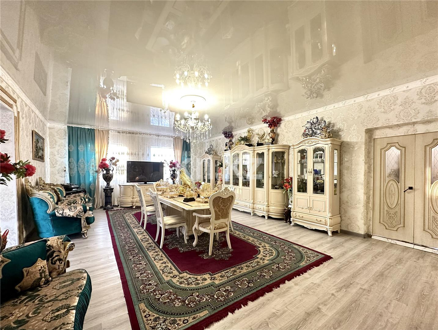 Продажа 8-комнатного дома, 374.4 м², ул. Бокина - Продажа домов, коттеджей в Казахстане фото 1 из 42