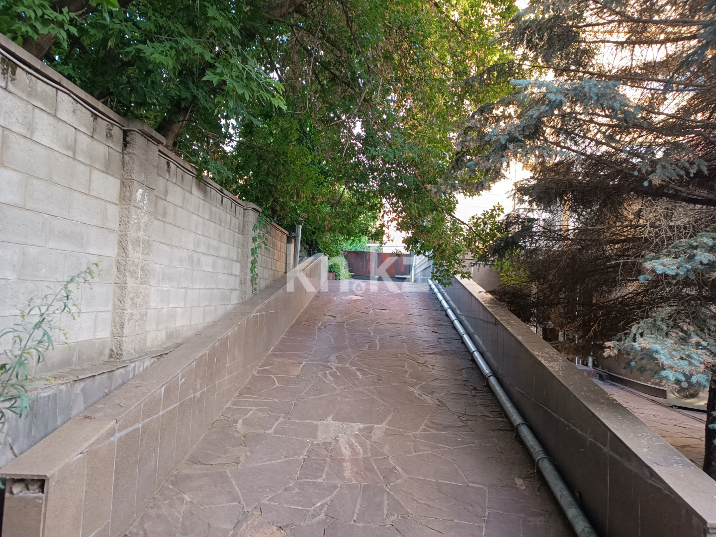 Продажа 8-комнатного дома, 384 м² - Продажа домов, коттеджей в Алматы фото 3 из 9