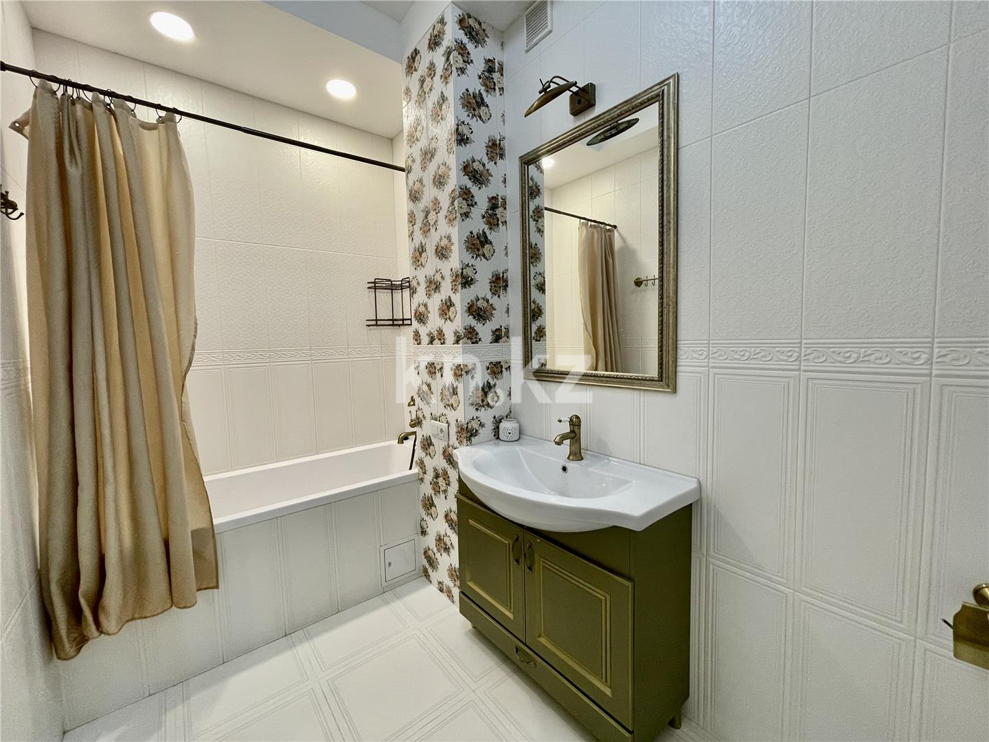 Продажа 7-комнатной квартиры, 178 м², мкр-н Гульдер-1 - Продажа  пятикомнатных квартир в Караганде фото 29 из 37