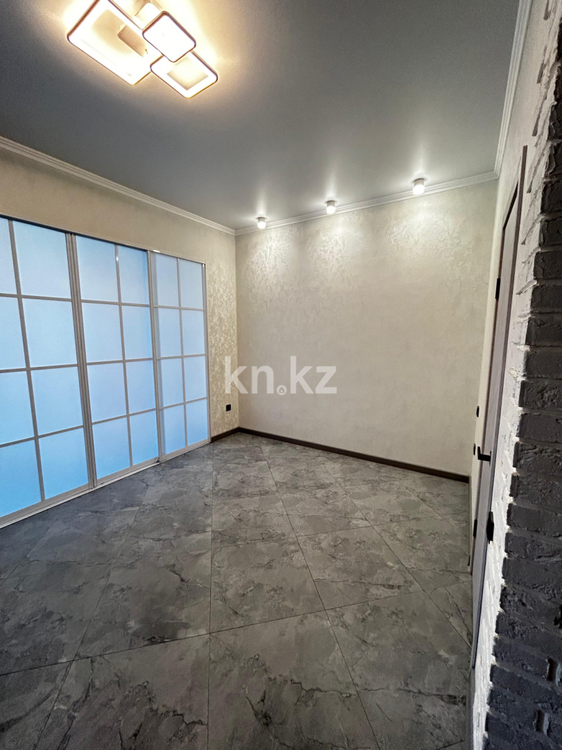 Продажа 2-комнатной квартиры, 42 м², ул. Ашимова, дом  21 в Караганде - фото 4