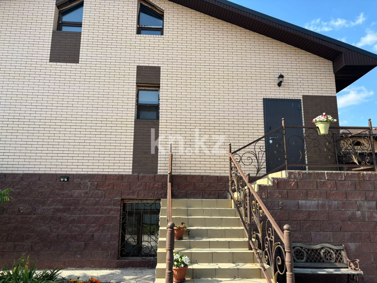 Продажа 4-комнатного дома, 192 м² - Продажа домов, коттеджей в Казахстане фото 1 из 26