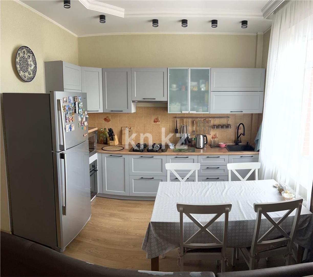 Продажа 3-комнатной квартиры, 98 м², ул. Аманжолова - Продажа квартир в Караганде фото 8 из 16