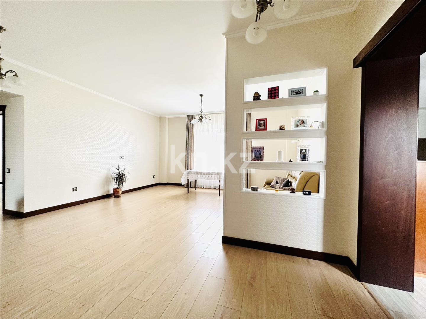 Продажа 6-комнатного дома, 400.7 м², ул. Жанибекова - Продажа домов, коттеджей в Караганде фото 11 из 52