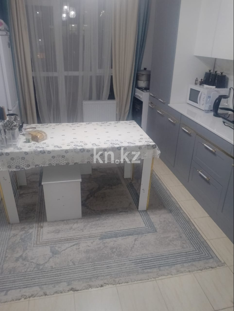 Аренда 3-комнатной квартиры, 95 м², ул. Жунисова, дом  4/10 - Аренда  трехкомнатных квартир помесячно в Алматы фото 1 из 7