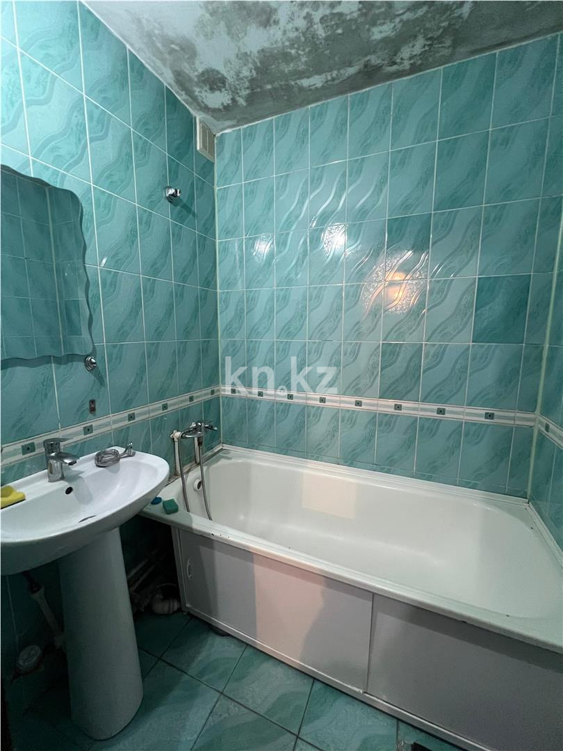 Продажа 3-комнатной квартиры, 63 м², мкр-н Голубые Пруды, дом  10 - Продажа  трехкомнатных квартир в Караганде фото 9 из 12