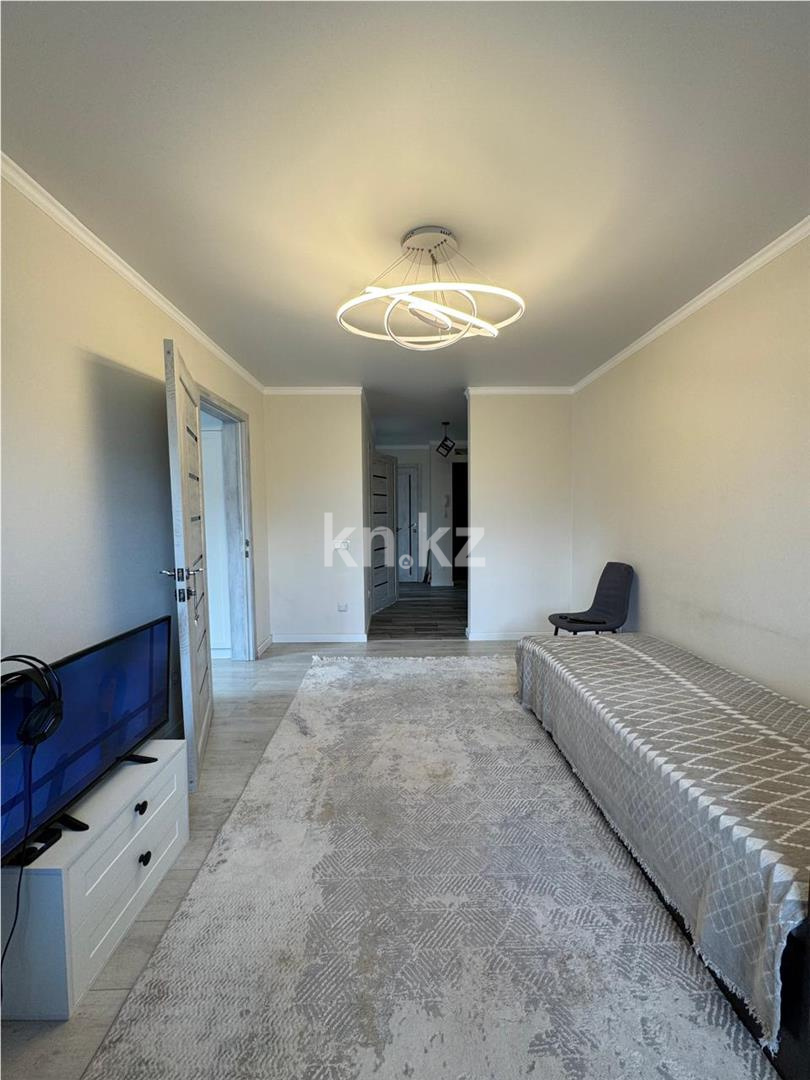Продажа 3-комнатной квартиры, 50 м², ул. Аманжолова - Продажа квартир в Караганде фото 1 из 11