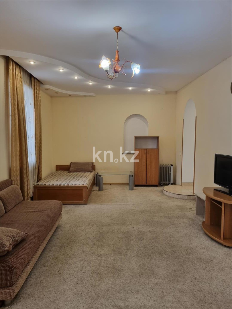 Продажа 1-комнатной квартиры, 52 м², ул. Абая, дом  38 - Продажа  однокомнатных квартир в Караганде с фото фото 1 из 14
