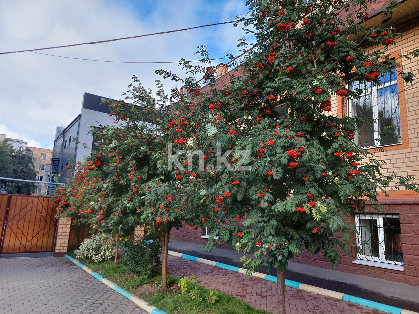 Продажа 5-комнатной квартиры, 217 м², ул. Аманжолова, дом  41 - Продажа квартир в Караганде фото 3 из 27