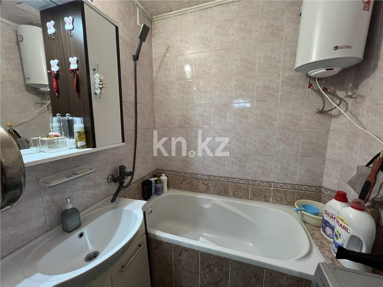 Продажа 3-комнатной квартиры, 67 м² - Продажа трехкомнатных квартир на Юго-Востоке Караганды - страница 3 фото 16 из 17