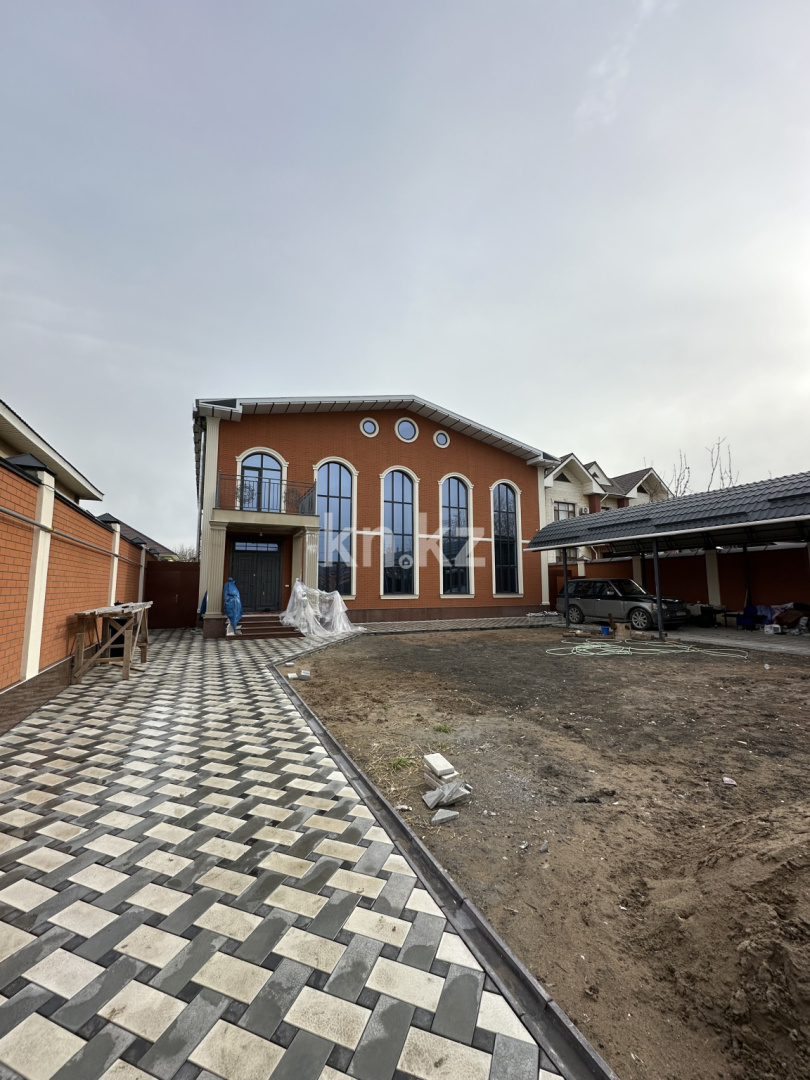 Продажа 7-комнатного дома, 470 м², ул. Байтурсынова, дом  182 - Продажа земельных участков в Карагандинской области фото 1 из 28