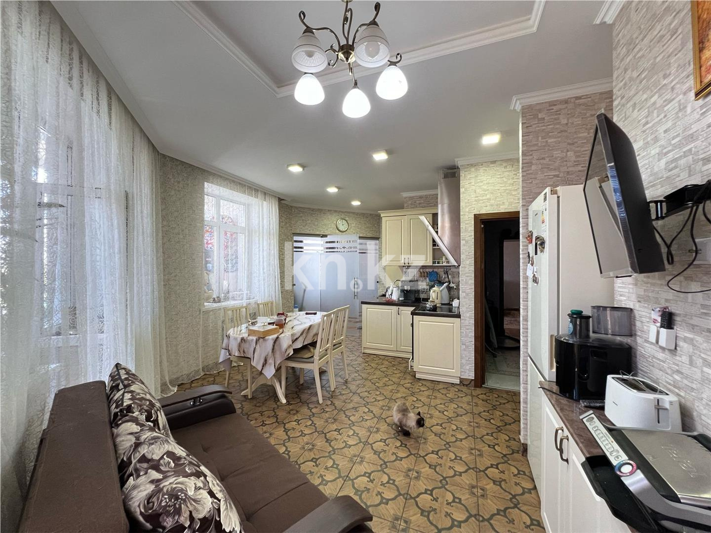 Продажа 3-комнатной квартиры, 127 м², ул. Аманжолова, дом  96/1 - Продажа квартир в Караганде фото 9 из 25