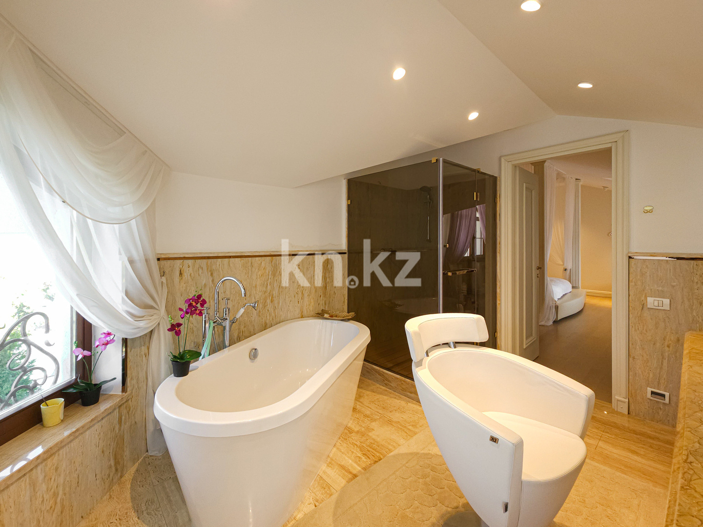 Аренда 6-комнатного дома, 540 м² - Аренда недвижимости в Алматы фото 18 из 40