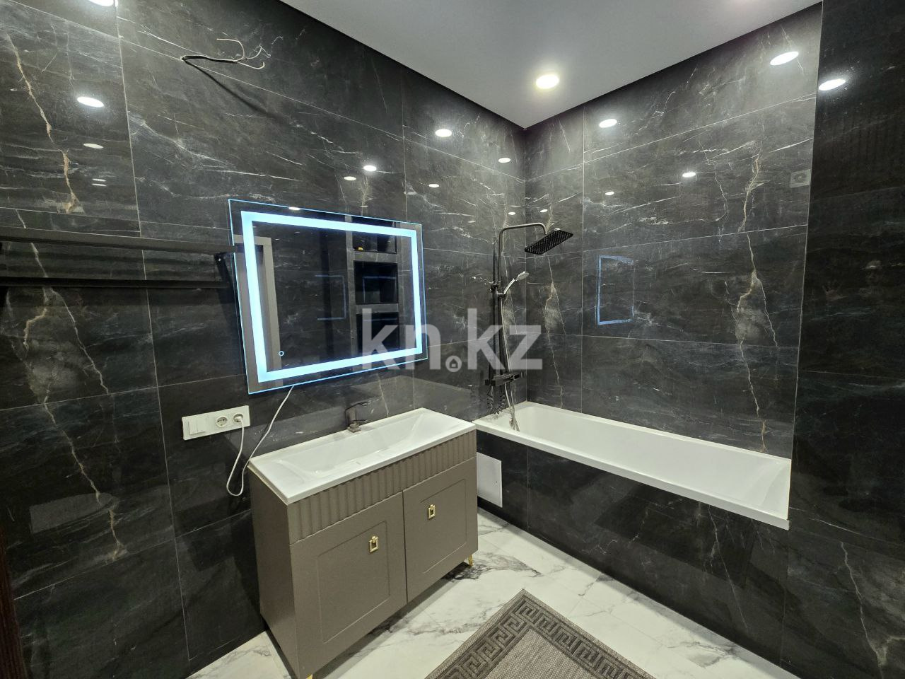 Продажа 3-комнатной квартиры, 111 м², ул. Утепова - Продажа  трехкомнатных квартир в Алматы фото 17 из 25