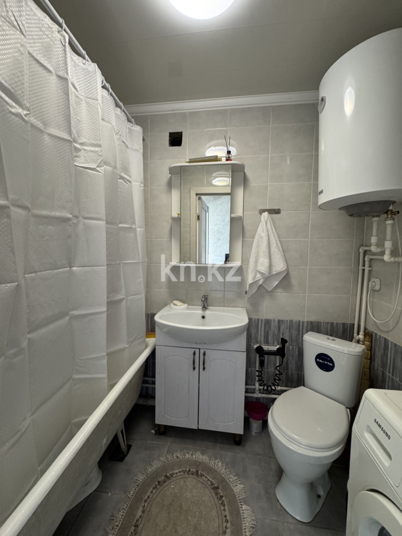 Продажа 3-комнатной квартиры, 64 м², ул. Язева, дом  11 в Караганде - фото 8