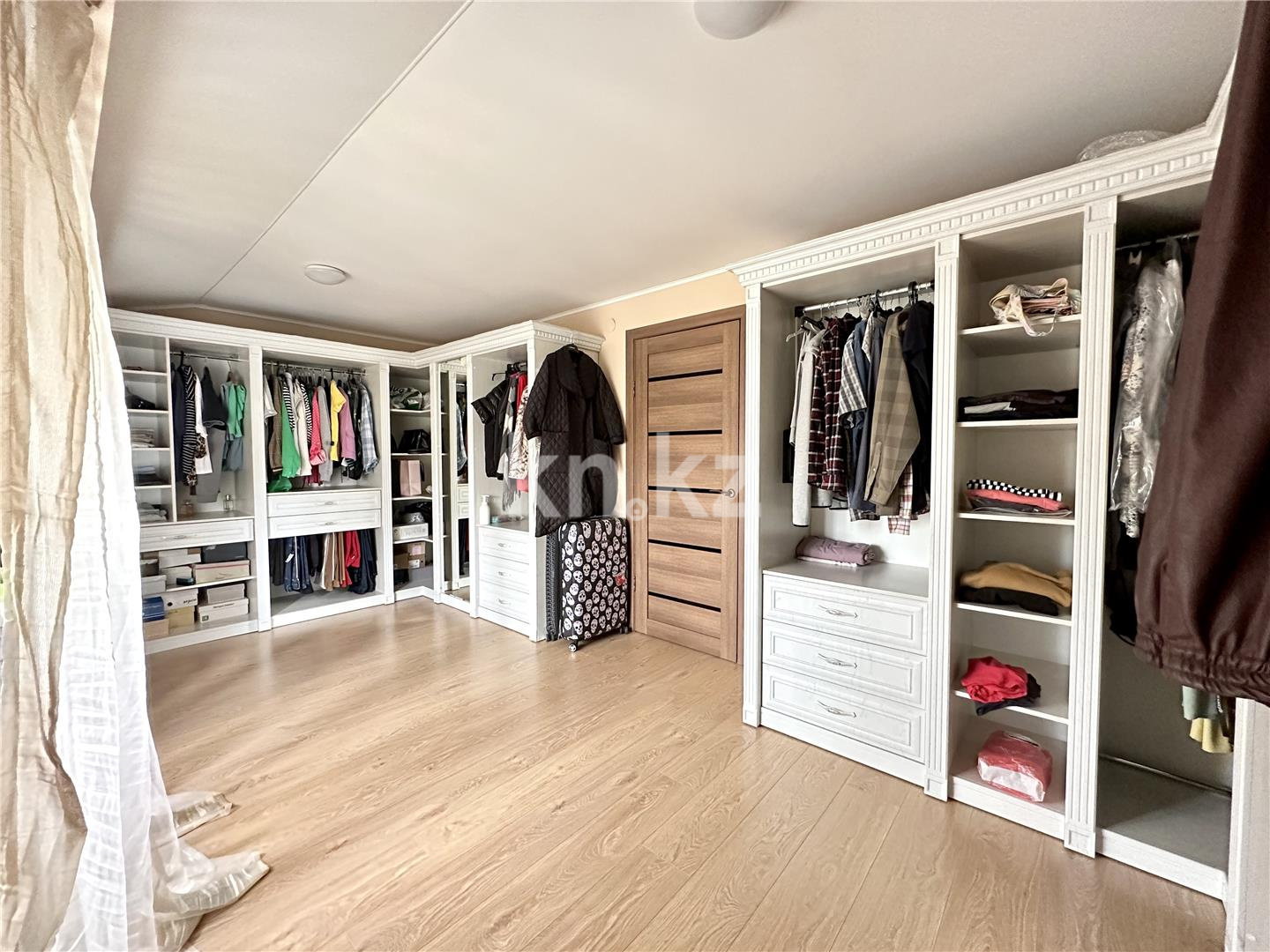 Продажа 6-комнатного дома, 400.7 м², ул. Жанибекова - Продажа домов, коттеджей в Караганде фото 27 из 52