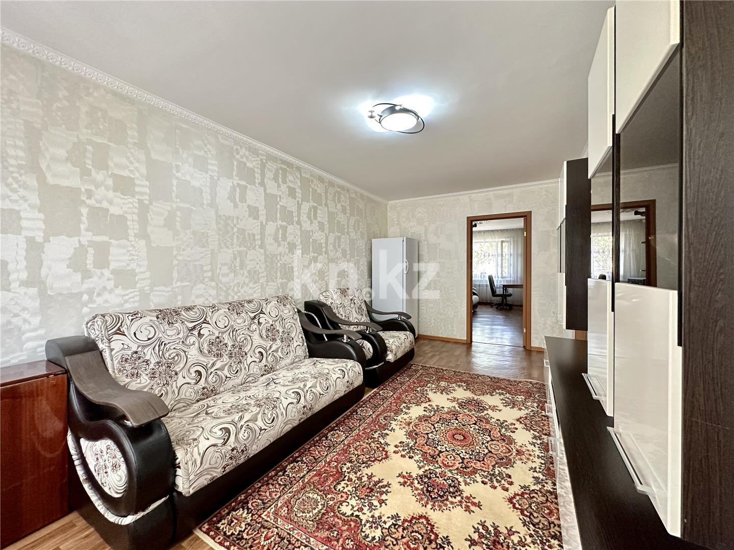 Продажа 2-комнатной квартиры, 43 м², мкр-н 17 - Продажа квартир в Караганде фото 2 из 16