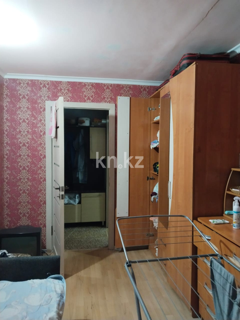 Продажа 3-комнатной квартиры, 60 м², 13 мкр-н, дом  21 - Продажа квартир в Караганде фото 1 из 8