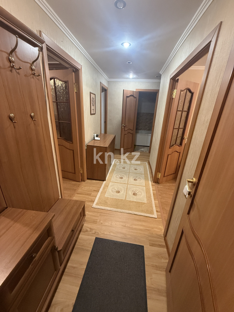 Продажа 3-комнатной квартиры, 63 м², ул. Аманжолова, дом  7 - Продажа  однокомнатных, двухкомнатных, трехкомнатных квартир в Караганде фото 1 из 20