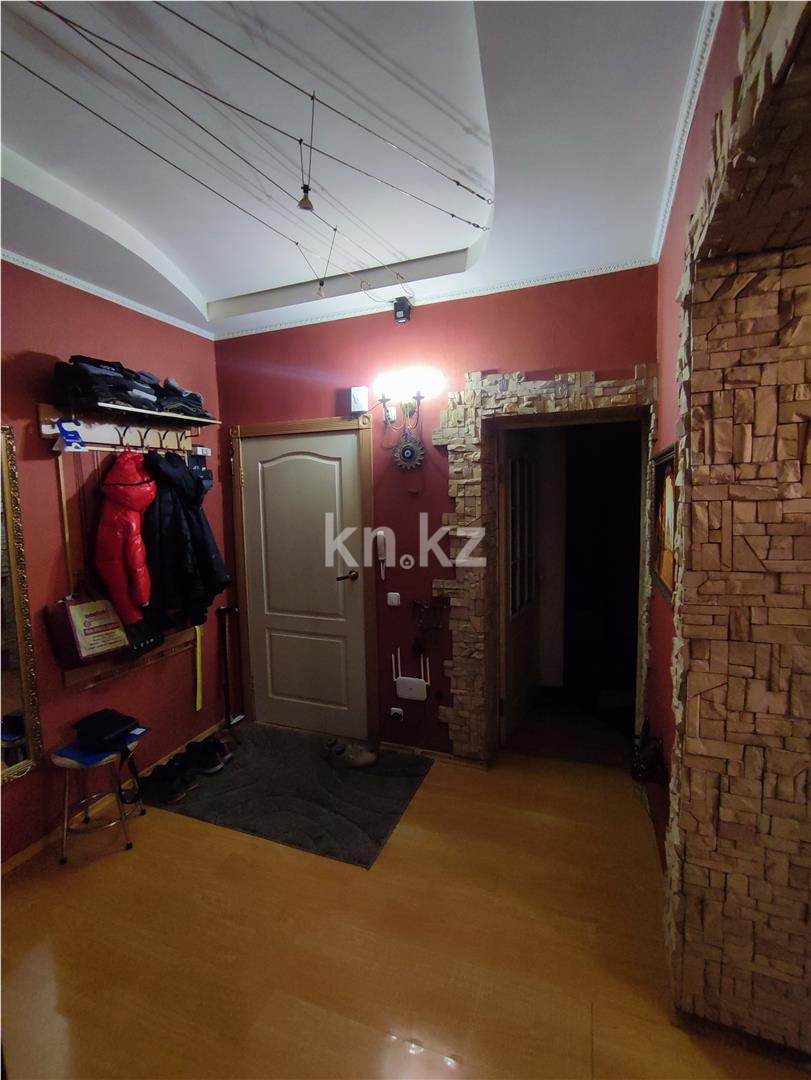 Продажа 3-комнатной квартиры, 76 м², ул. Мустафина - Продажа квартир в Караганде с фото фото 9 из 16