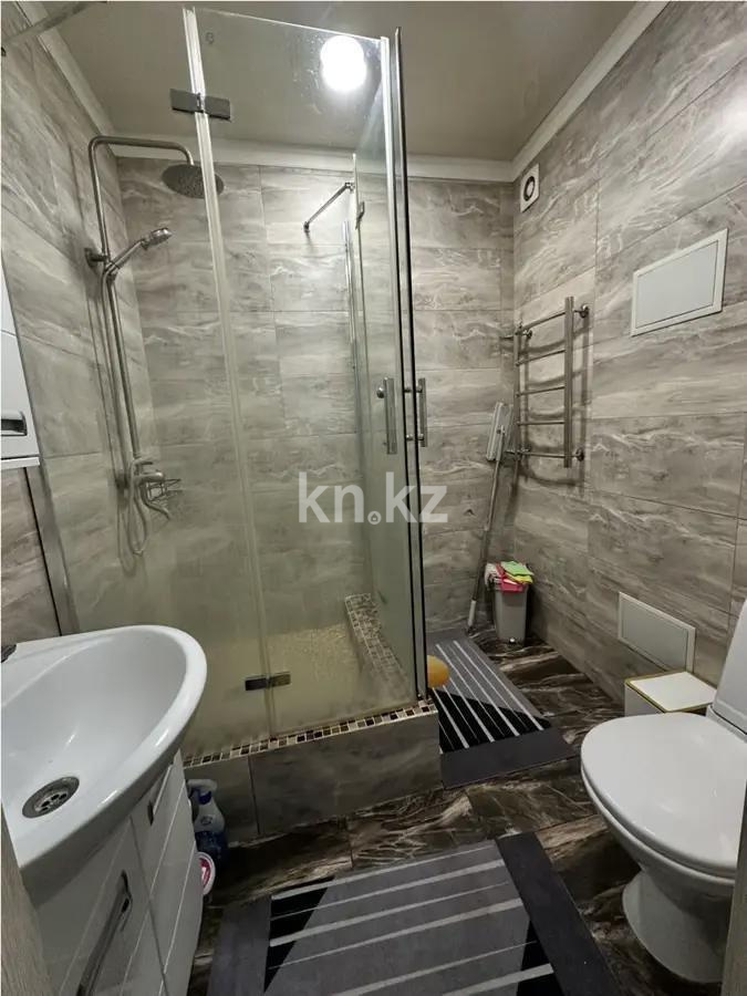 Продажа 1-комнатной квартиры, 38 м², мкр-н Аксай-5, дом  25 в Алматы - фото 3