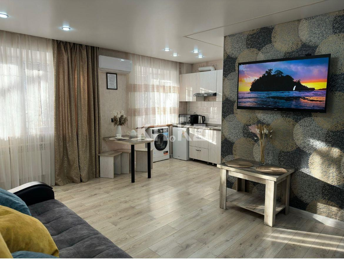 Продажа 3-комнатной квартиры, 41 м², ул. Алиханова - Продажа  трехкомнатных квартир в Караганде фото 1 из 7