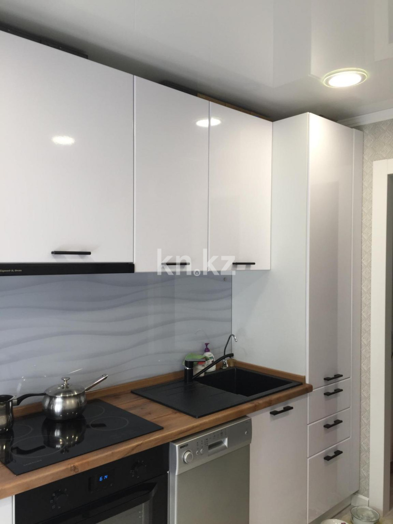 Аренда 3-комнатной квартиры посуточно, 78 м², ул. Набережная Славского, дом  48 - Аренда жилой и коммерческой недвижимости в Усть-Каменогорске фото 1 из 24