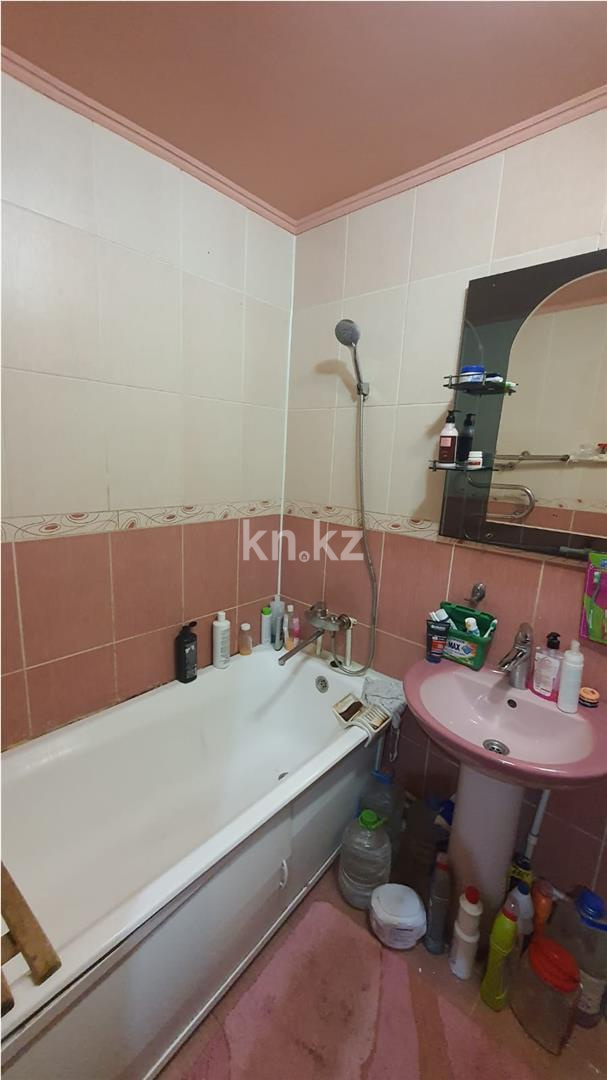 Продажа 2-комнатной квартиры, 42 м², мкр-н 12 - Продажа квартир в Караганде фото 9 из 10