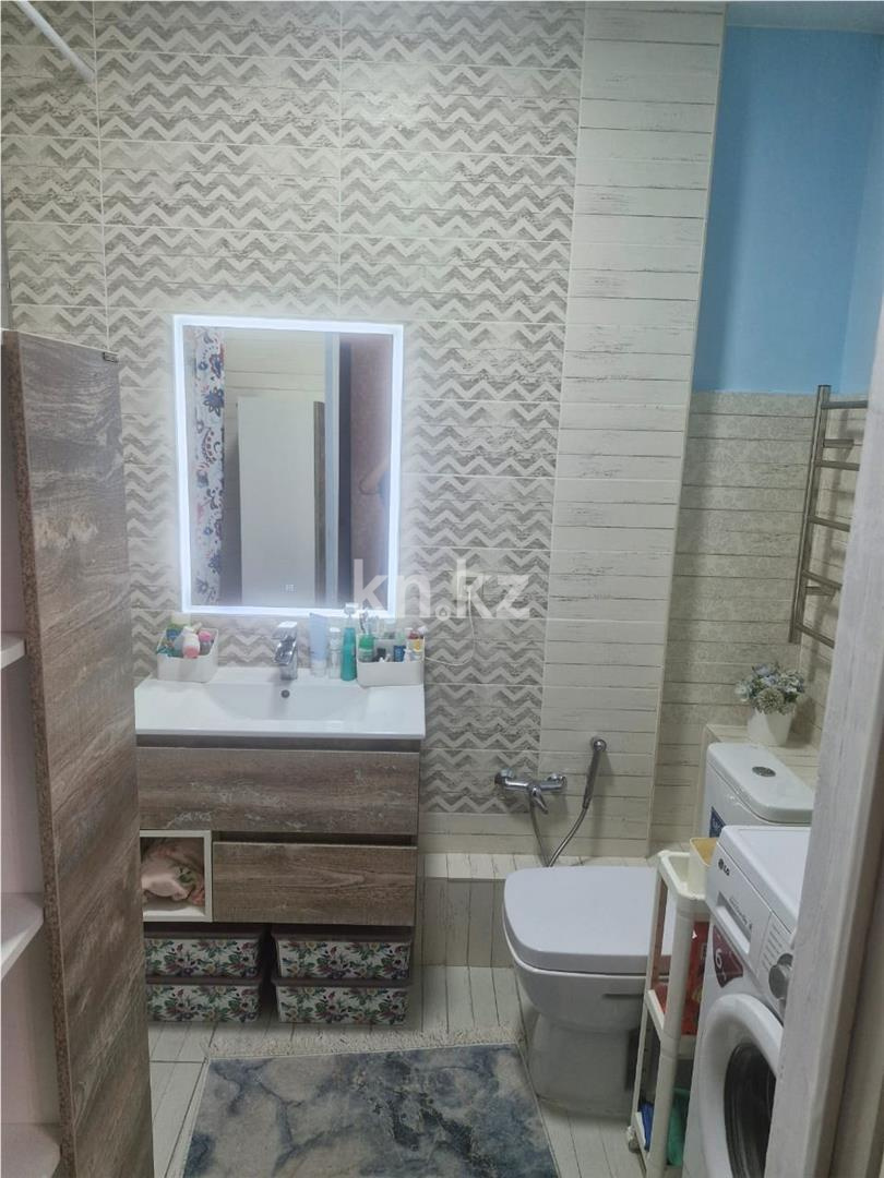 Продажа 3-комнатной квартиры, 80 м², ул. Валиханова в Астане - фото 11