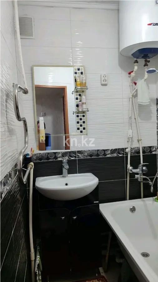 Продажа 3-комнатной квартиры, 49 м², 21 мкр., дом  23 в Караганде - фото 5