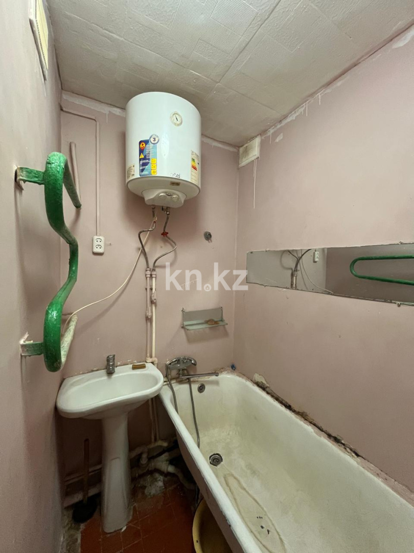 Продажа 2-комнатной квартиры, 48 м², мкр-н 15, дом  15 в Караганде - фото 8