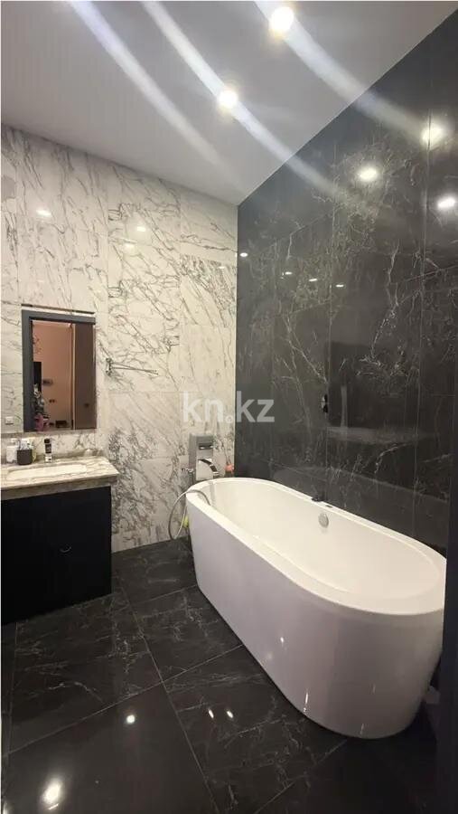 Продажа 4-комнатной квартиры, 200 м² в Алматы - фото 3
