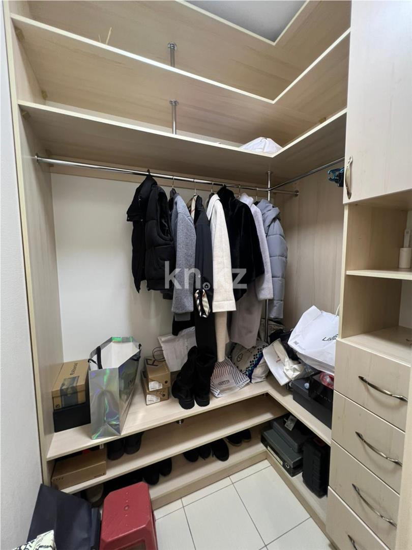 Продажа 4-комнатной квартиры, 188 м², ул. Аманжолова - Продажа  четырехкомнатных квартир в Караганде фото 17 из 28