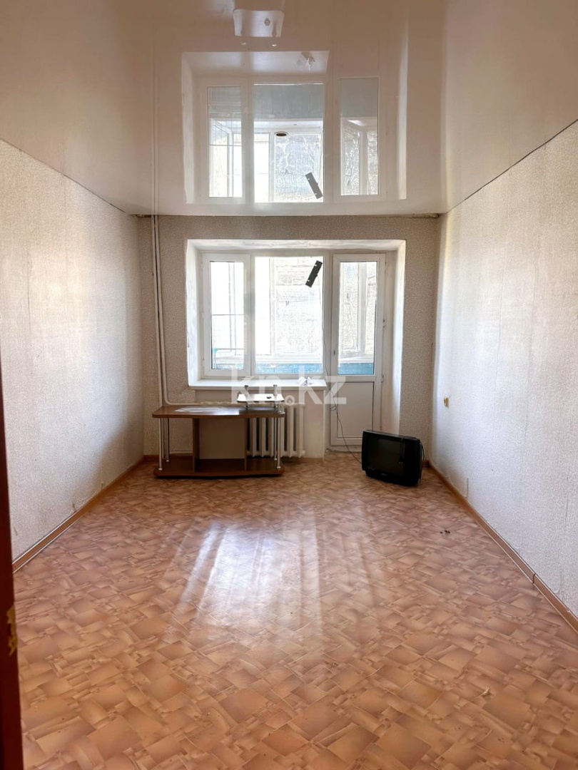 Продажа 2-комнатной квартиры, 42 м², ул. Жангир хана - Продажа и аренда недвижимости в Уральске фото 1 из 12