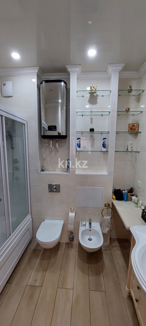 Продажа 5-комнатной квартиры, 217 м², ул. Аманжолова, дом  41 - Продажа квартир в Караганде фото 23 из 27