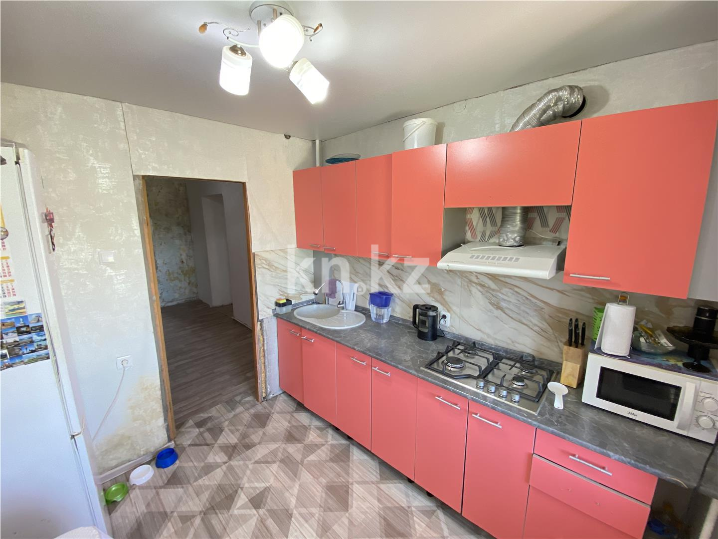 Продажа 4-комнатной квартиры, 77 м², мкр-н 11а, дом  26 - Продажа  четырехкомнатных квартир в Караганде фото 10 из 16