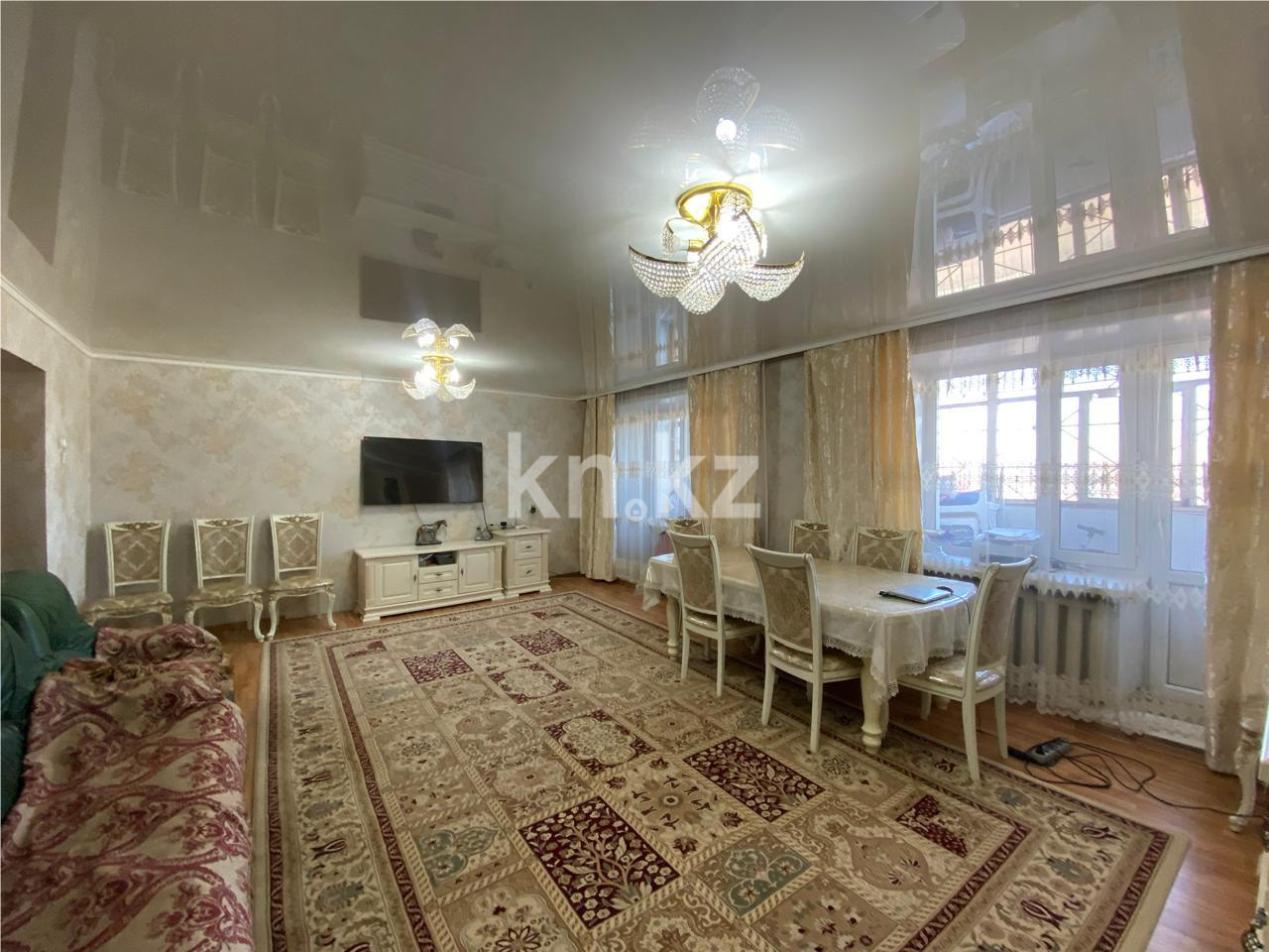 Продажа 4-комнатной квартиры, 97 м², ул. Космонавтов - Продажа  четырехкомнатных квартир в Караганде фото 2 из 18