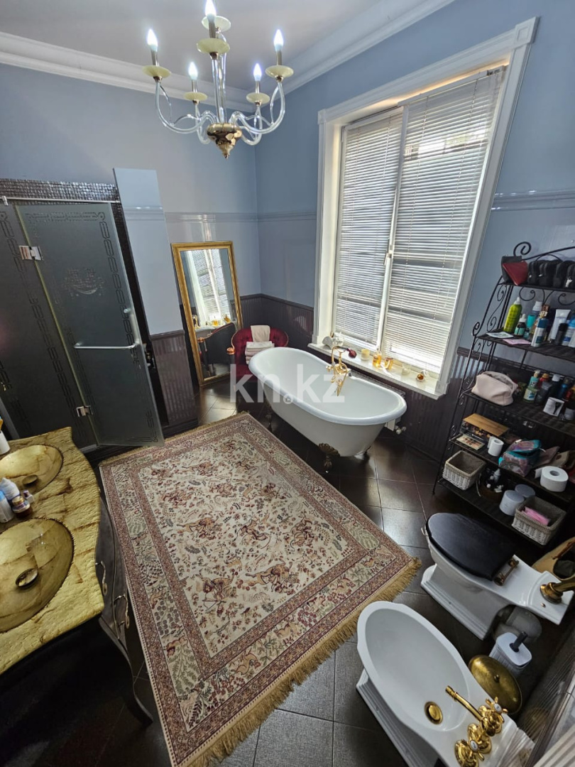 Продажа 6-комнатного дома, 600 м², ул. Оспанова - Продажа домов, коттеджей в Казахстане фото 12 из 15