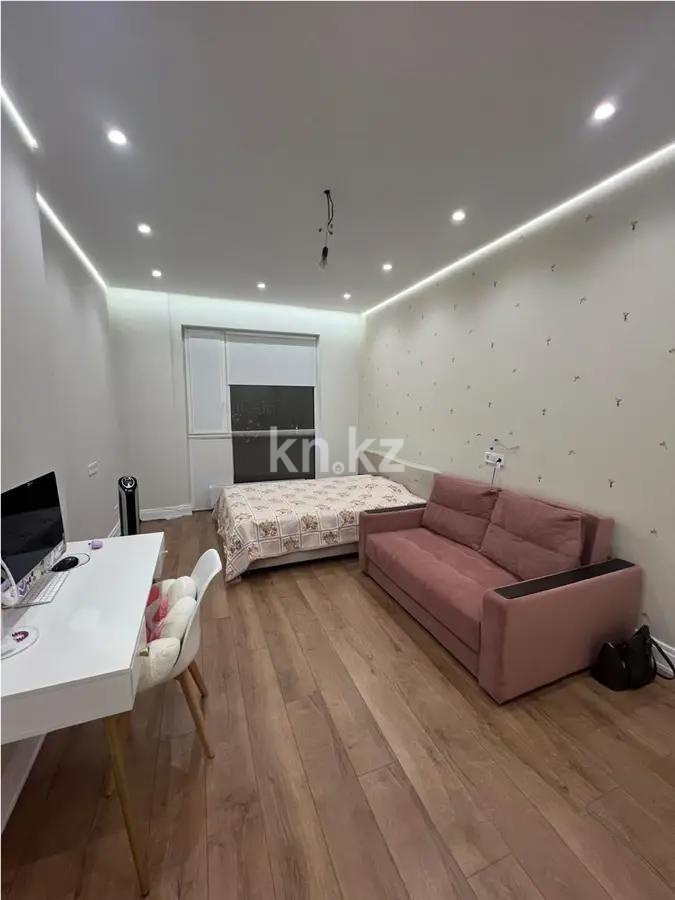 Продажа 4-комнатной квартиры, 170 м², ул. Кунаева, дом  5 - Продажа  четырехкомнатных квартир в Астане без посредников фото 1 из 5