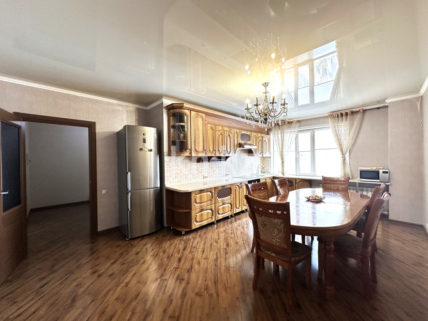 Аренда 3-комнатной квартиры, 117 м², пр. Шахтеров, дом  60 - Аренда  трехкомнатных квартир помесячно в Караганде фото 2 из 40