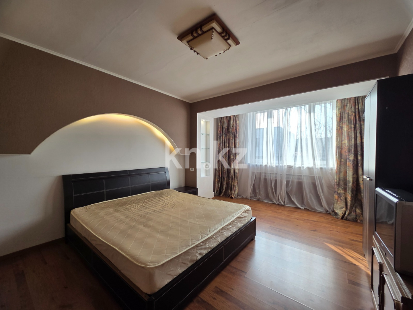 Продажа 2-комнатной квартиры, 92 м² - Продажа квартир в кирпичном доме в Алматы фото 1 из 9