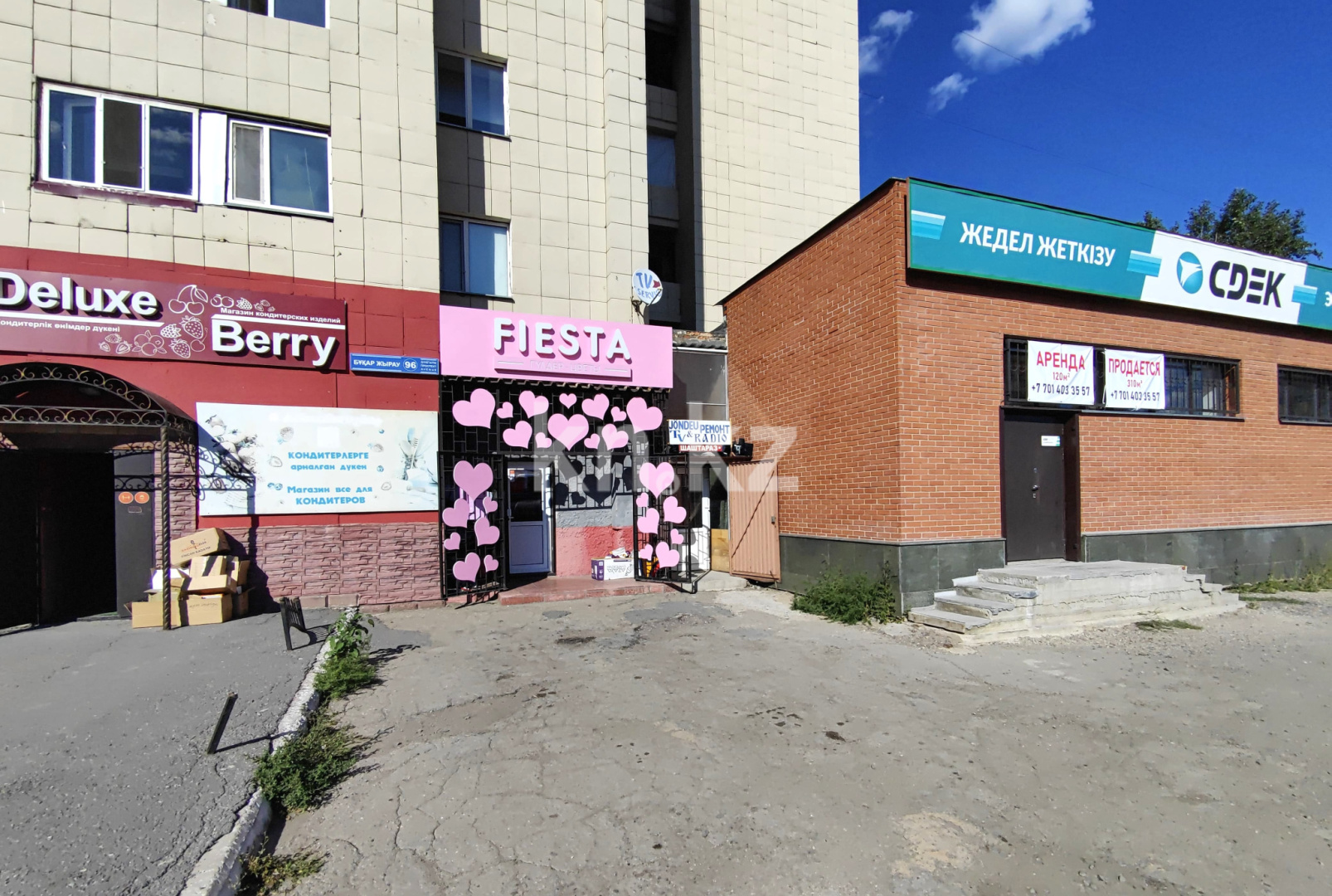 Продажа , 60 м², пр. Бухар-жырау, дом  96 - Продажа офисных и торговых помещений в Караганде фото 1 из 21