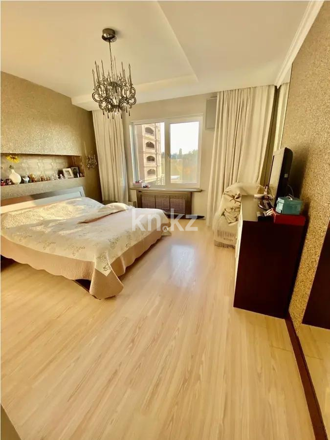 Продажа 4-комнатной квартиры, 132 м², ул. Ходжанова, дом  76 в Алматы - фото 2
